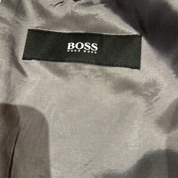 Hugo Boss Suit Size 42 - Picture 4 of 7